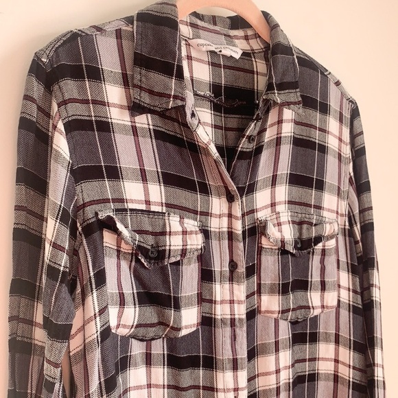 Cupcakes and Cashmere Cruz high low flannel top Medium - Picture 12 of 14